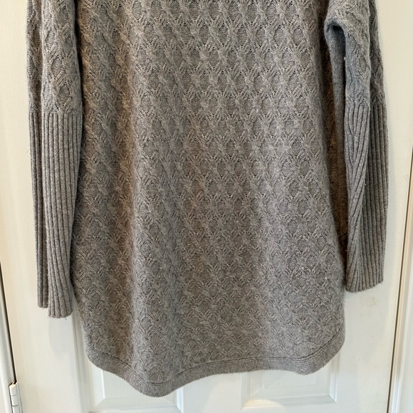 Neiman Marcus Cashmere Grey Sweater - Picture 8 of 8